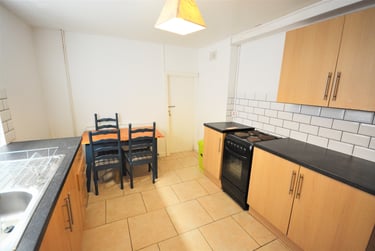 4 bed house, Brunswick Street, Brynmill, Swansea, SA14JP - Image 2