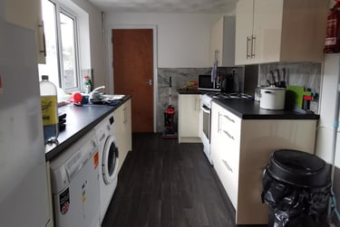 3 bed house, Crymlyn Street, Port Tennant, Swansea, SA18NX - Image 2