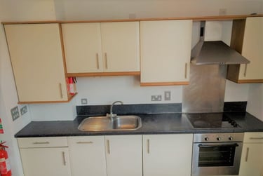 1 bed studio, The Kingsway, Portland House, City Centre, Swansea, SA15HN - Image 1