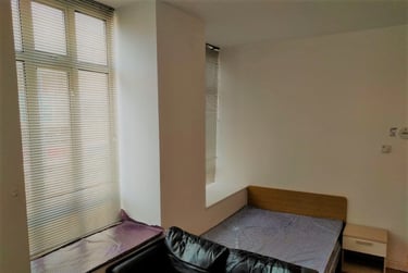 1 bed studio, The Kingsway, Portland House, City Centre, Swansea, SA15HN - Image 2