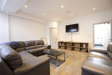 8 bed house, Dawlish Road, Selly Park, Birmingham, B297AH - Image 1