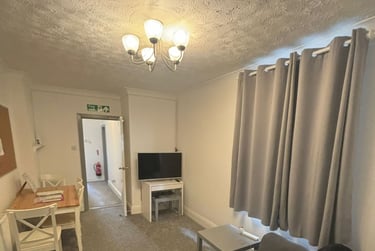 3 bed house, Watkin Street, Mount Pleasant, Swansea, SA16YF - Image 3