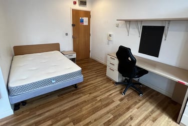 1 bed studio, The Kingsway, Portland House, City Centre, Swansea, SA15HN - Image 3