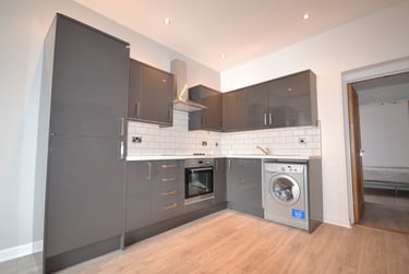 2 bed flat, Mansel Street, City Centre, Swansea, SA15TY - Image 2