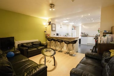 7 bed house, Hubert Road, Selly Park, Birmingham, B296ET - Image 1