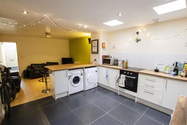 7 bed house, Hubert Road, Selly Park, Birmingham, B296ET - Image 3