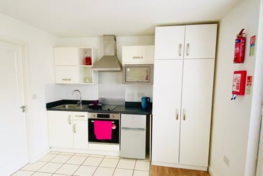 1 bed flat, Quainton Road, City Centre, Leicester, LE27AT - Image 2