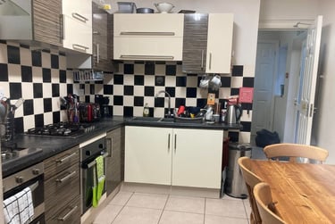 6 bed house, King Edwards Road, Brynmill, Swansea, SA14LW - Image 3
