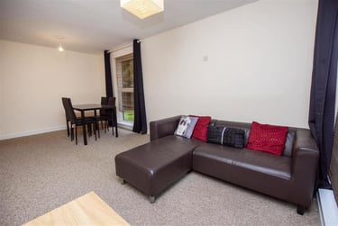 2 bed house, Seymour Close, Selly Park, Birmingham, B297JD - Image 1