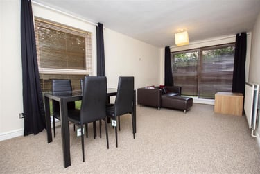 2 bed house, Seymour Close, Selly Park, Birmingham, B297JD - Image 2