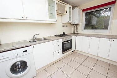 2 bed house, Seymour Close, Selly Park, Birmingham, B297JD - Image 3