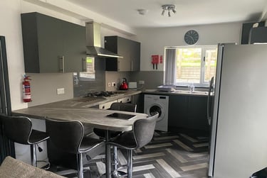 5 bed house, Rhondda Street, Mount Pleasant, Swansea, SA16EU - Image 1