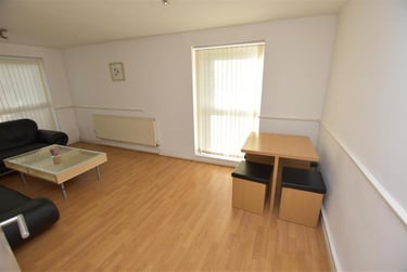 2 bed flat, Seymour Close, Selly Park, Birmingham, B297JD - Image 2