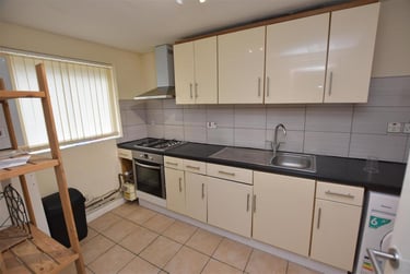 2 bed flat, Seymour Close, Selly Park, Birmingham, B297JD - Image 4