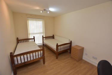 2 bed flat, Seymour Close, Selly Park, Birmingham, B297JD - Image 5