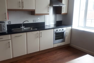 1 bed studio, The Kingsway, Portland House, City Centre, Swansea, SA15HN - Image 1