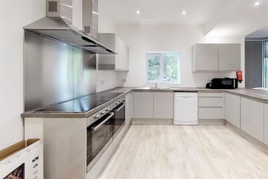 11 bed house, Oakfield Road, Selly Park, Birmingham, B297ED - Image 2