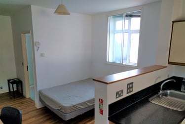1 bed studio, The Kingsway, Portland House, City Centre, Swansea, SA15HN - Image 2