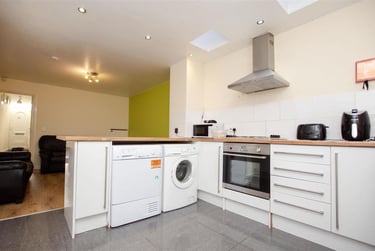6 bed house, Heeley Road, Selly Park, Birmingham, B296EL - Image 1