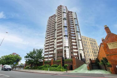 2 bed flat, Hagley Road, City Centre, Birmingham, B168JA - Image 1
