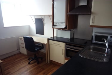 1 bed studio, The Kingsway, Portland House, City Centre, Swansea, SA15HN - Image 1