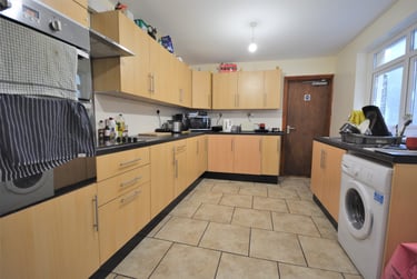 5 bed house, Danygraig Road, Port Tennant, Swansea, SA18NB - Image 1