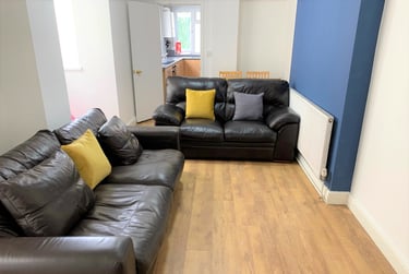 6 bed house, Russell Street, City Centre, Swansea, SA14HR - Image 1
