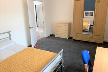 6 bed house, Russell Street, City Centre, Swansea, SA14HR - Image 3