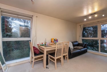2 bed flat, Seymour Close, Selly Park, Birmingham, B297JD - Image 3