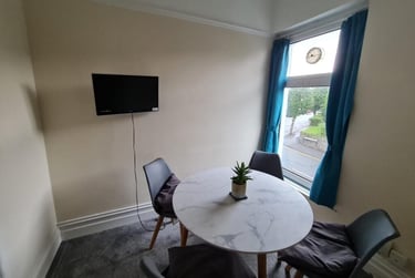 3 bed flat, Gwydr Crescent, Uplands, Swansea, SA20AD - Image 2