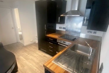 1 bed flat, Mansel Street, City Centre, Swansea, SA15TN - Image 2
