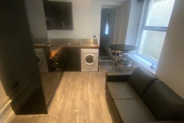 1 bed flat, Mansel Street, City Centre, Swansea, SA15TN - Image 3