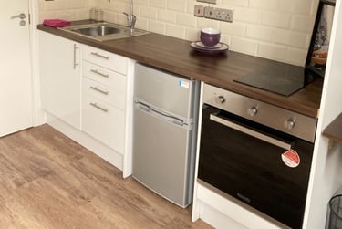 1 bed flat, (Studio) Helmdon Road, City Centre, Leicester, LE27AL - Image 3