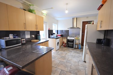 5 bed house, Ysgol  Street, Port Tennant, Swansea, SA18LF - Image 8