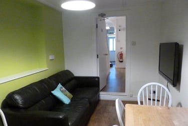 4 bed house, Argyle Street, Sandfields, Swansea, SA13TA - Image 1