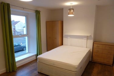 4 bed house, Argyle Street, Sandfields, Swansea, SA13TA - Image 2