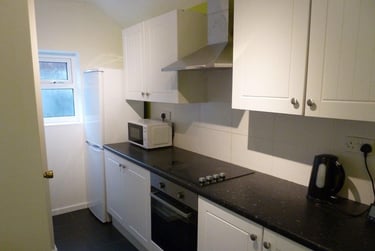 4 bed house, Argyle Street, Sandfields, Swansea, SA13TA - Image 3