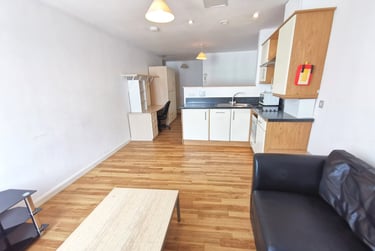 1 bed studio, The Kingsway, Portland House, City Centre, Swansea, SA15HN - Image 1