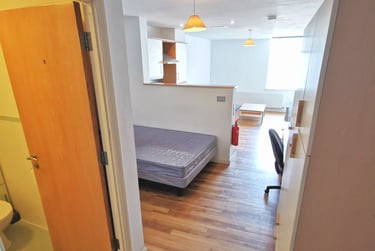 1 bed studio, The Kingsway, Portland House, City Centre, Swansea, SA15HN - Image 2