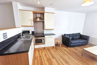 1 bed studio, The Kingsway, Portland House, City Centre, Swansea, SA15HN - Image 3