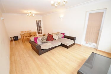 2 bed flat, Priory Road, Edgbaston, Birmingham, B57UN - Image 2