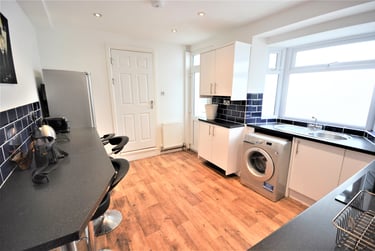 4 bed house, St Helens Avenue, Brynmill, Swansea, SA14NQ - Image 2