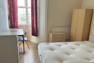 5 bed flat, Eaton Crescent, Uplands, Swansea, SA14QR - Image 1