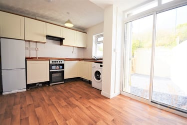 3 bed house, Fabian Way, Port Tennant, Swansea, SA18PA - Image 3