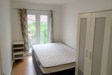 1 bed flat, Oxford Street, Sandfields, Swansea, SA13HT - Image 3
