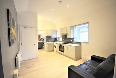 1 bed flat, Cradock Street, City Centre, Swansea, SA13HE - Image 1