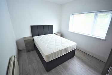 1 bed flat, Cradock Street, City Centre, Swansea, SA13HE - Image 2