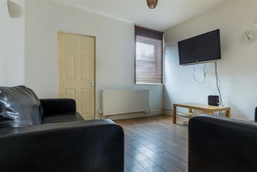 4 bed house, Dawlish Road, Selly Park, Birmingham, B297AF - Image 2