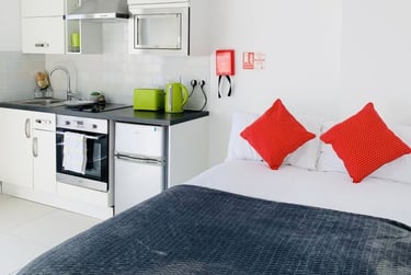 1 bed house, Watkin Road, City Centre, Leicester, LE27HY - Image 1