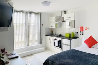 1 bed house, Watkin Road, City Centre, Leicester, LE27HY - Image 2